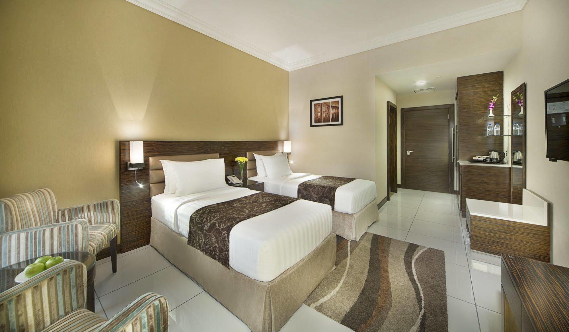 Gateway Hotel Dubai Esterno foto